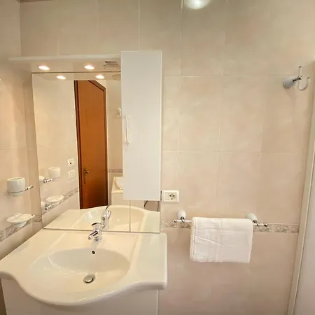 Elegant House Apartment *