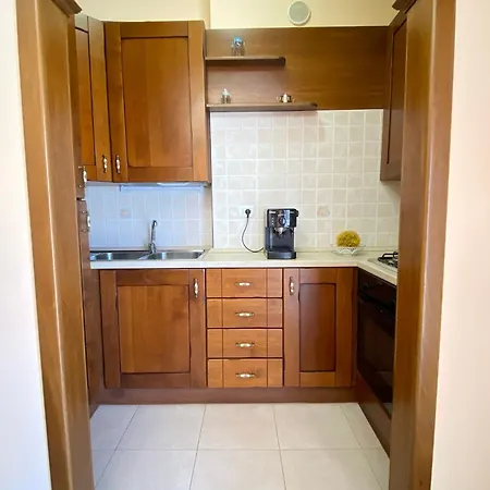 Elegant House דירה