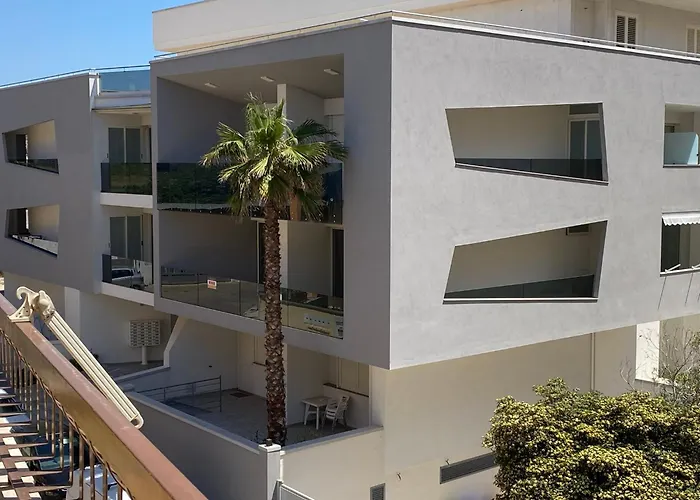 Apartment Elegant House *